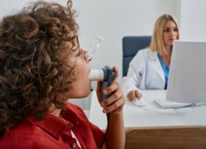 Doctor performing pulmonary test of female patient